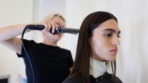 Haare werden gestylt