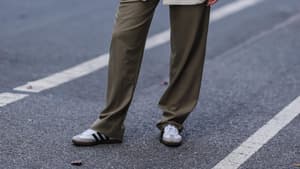Danielle Bernsterin mit Adidas Samba