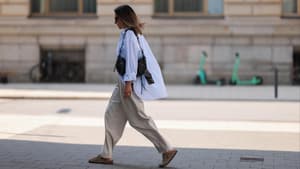 Frau in Birkenstock Boston