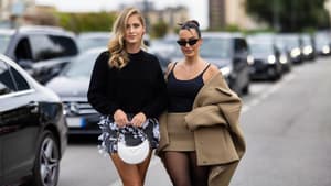 Zwei stylische Frauen