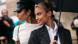 Zwei stylische Frauen