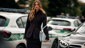 Frau mit natürlichen Wellen