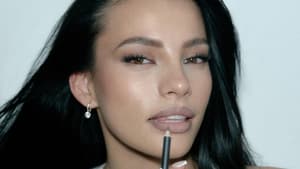 Ivana trägt eine Lippenkombi von MAC auf