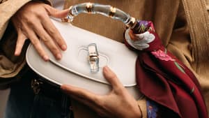 Tasche mit Seidentuch