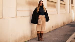 Geheimtipp der Redaktion: Mit dieser Stiefel-Shorts-Kombi beweist du im Frühling 2026 Stilgefühl