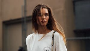 Frau mit offenen Haaren