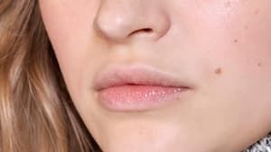 Frau mit gepflegten Lippen