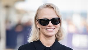 Pamela Anderson in blond