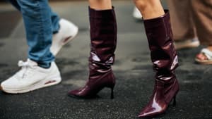 An Burgunder-Stiefeln können wir uns im Winter 2025 nicht sattsehen – die 3 besten Modelle