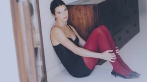 Rote Strumpfhose kombinieren: Kendall Jenner macht's vor