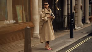 Der Arket-Trenchcoat für den Frühling 2026, um den sich Fashion Girl reißen