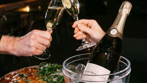 Ein Hoch auf uns, die Liebe und das Leben! Mit L’Osteria die besonderen Momente feiern.