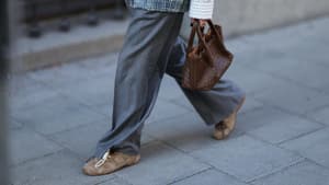 Warum wir im Frühling 2026 nur noch Skinny Sneaker tragen 