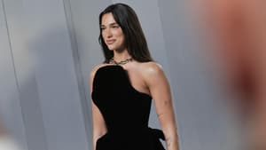 Dua Lipa trägt die coolste Sonnenbrille 2026 – und wir können sie uns alle leisten