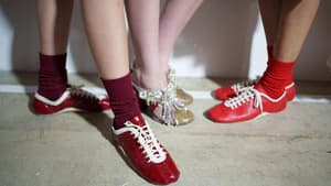 Sneaker-Trends 2026 Die 3 Farben sind im Frühling in – und diese out