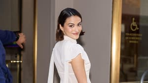 Camila Mendes setzt auf diese DeMellier-Bag und liefert die passende Outfit-Inspo