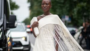Designer-Look unter 30 Euro: Das H&M Cape-Kleid für den Sommer