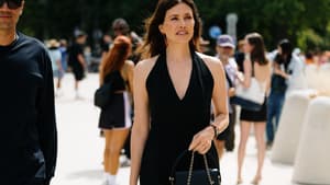 Schwarzes Kleid