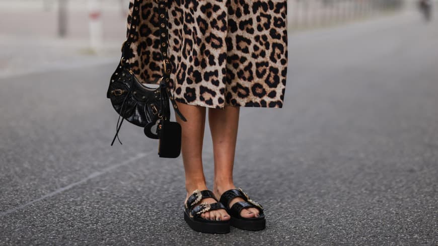 Streetstyle Leoparden Rock Balenciaga Tasche Plateau Sandalen