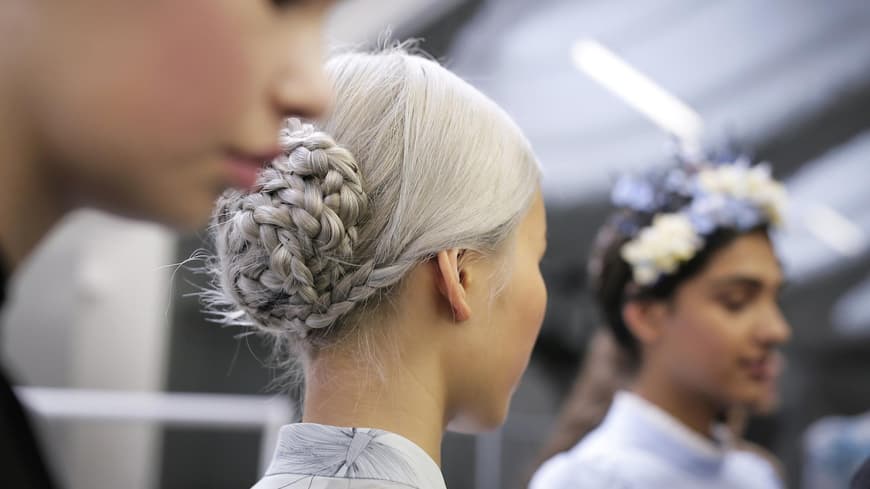 Graue Haare geflochten