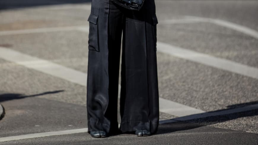 Amelie Stanescu trägt weite Hose glitzer Top Streetstyle