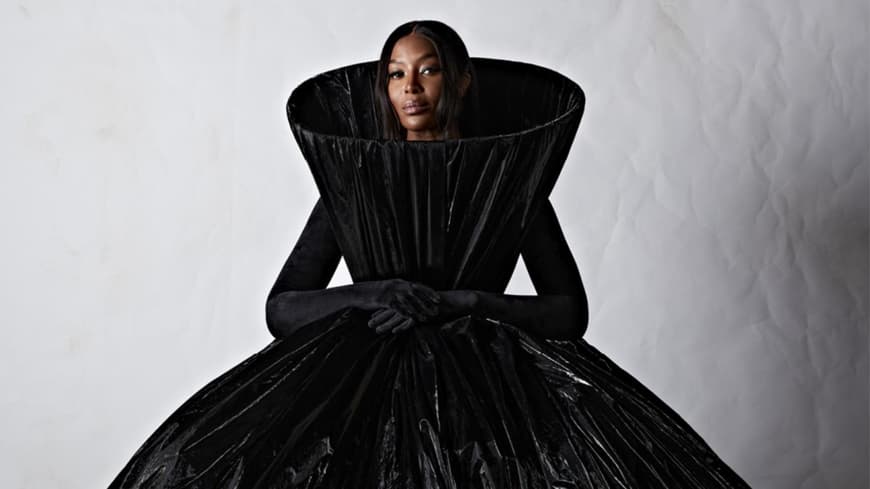 Balenciaga Show Naomi Campbell schwarzes Kleid