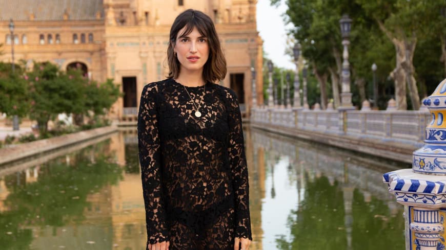 Jeanne Damas Dior Show schwarzes Kleid