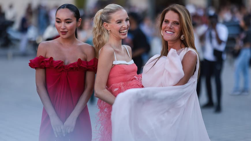 Korlan Madi, Leonie Hanne und Anna Dello Russo in schönen Kleidern