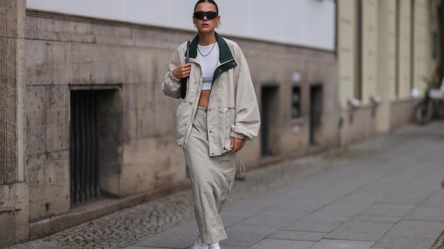 Alessa Winter trägt Cargo Rock beige Streetstyle