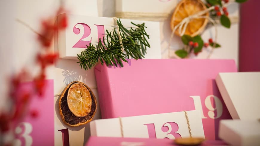 Adventskalender pink und weiß einzelne Päckchen