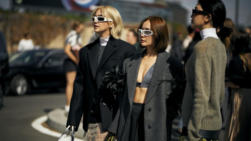 Mailand Fashion Week drei Frauen tragen verschiedene Looks