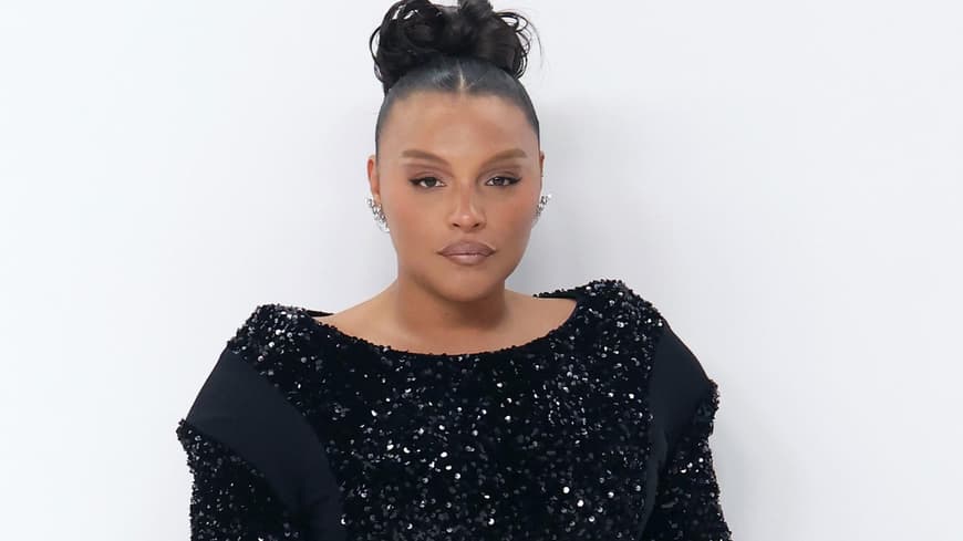 Paloma Elsesser Red Carpet Auftritt Pailletten Kleid in Schwarz