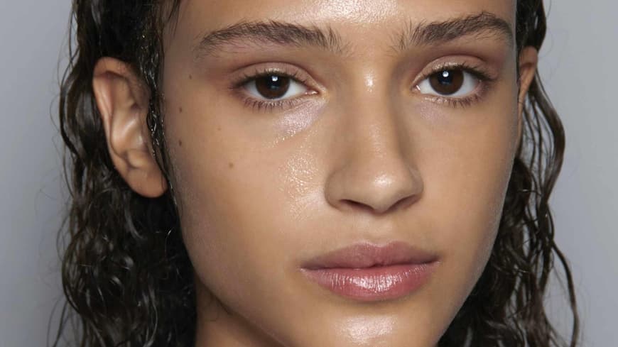 Model Close Up Haut no Make-up