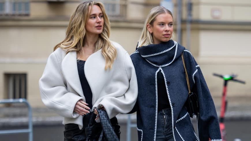Sarah Rohde und Kristin tragen stiefel jeans und lederhose und jacken