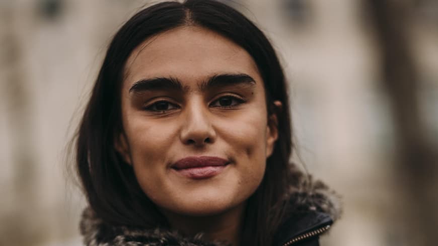Jill Kortleve trägt Lederjacke Fashion Week