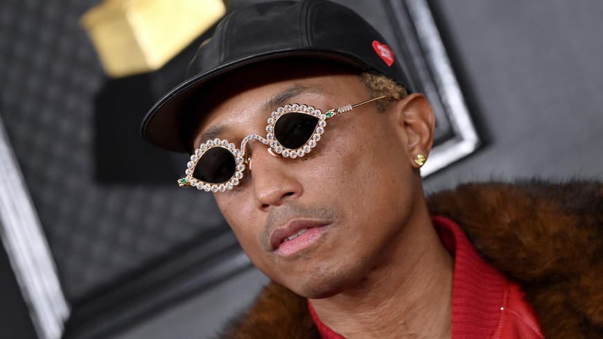 Pharrell Williams trägt eine auffällige Sonnenbrille