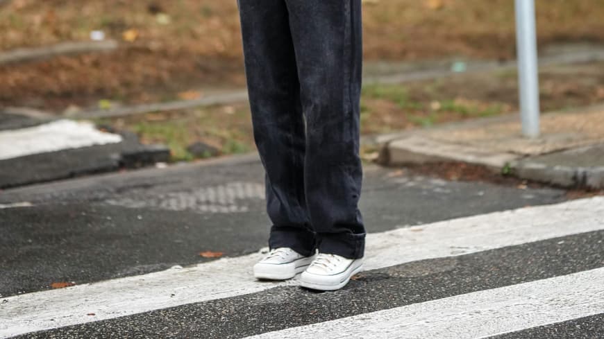 Streetstyle: Cremeweiße Converse Sneaker