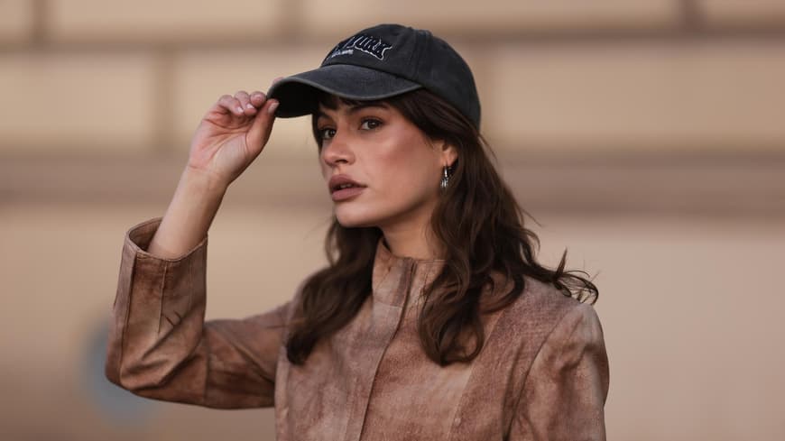 Frau mit Baseball Cap