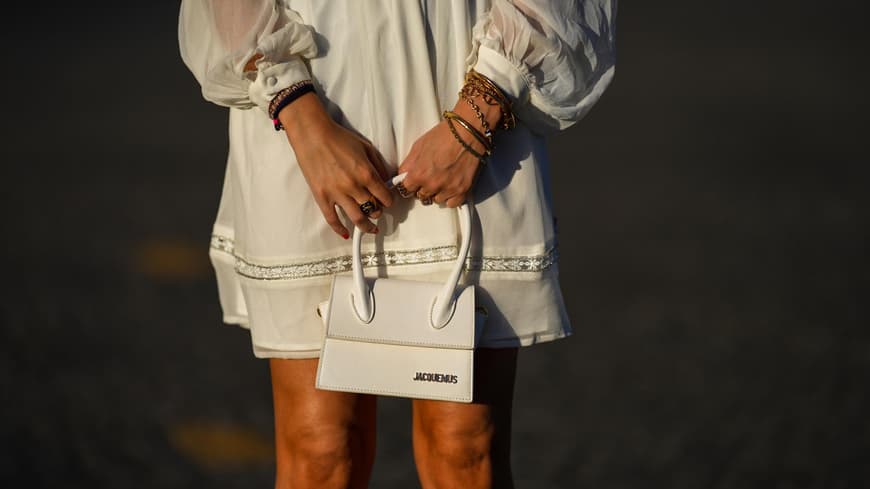 Streetstyle mit weißem Boho-Kleid