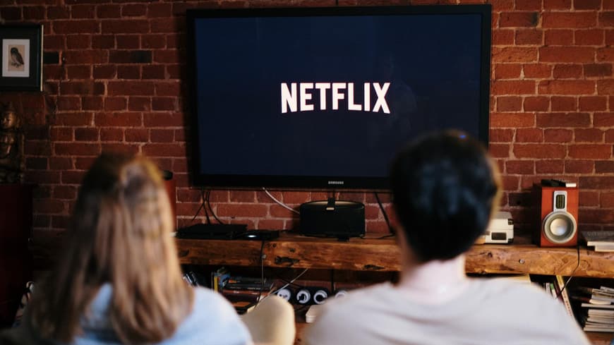 Paar guckt Netflix