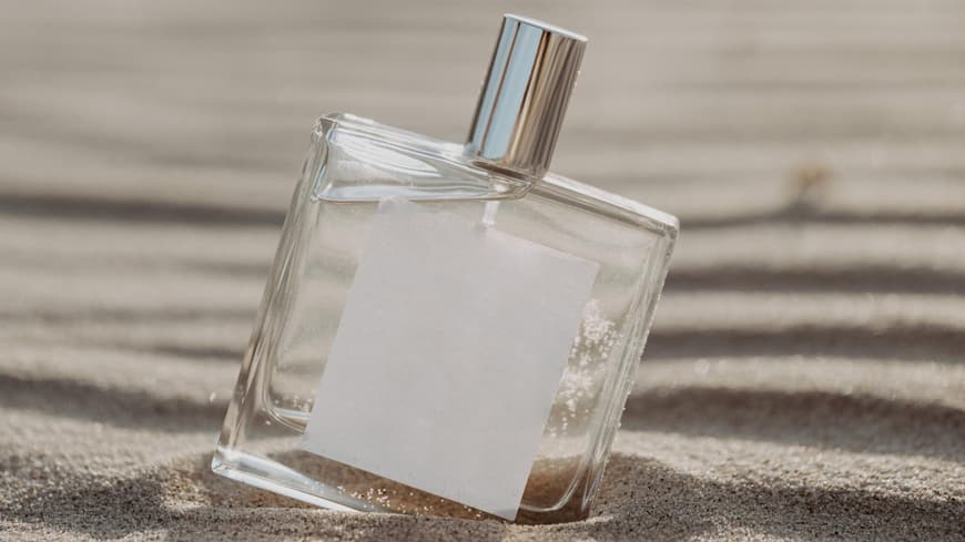 Parfum im Sand