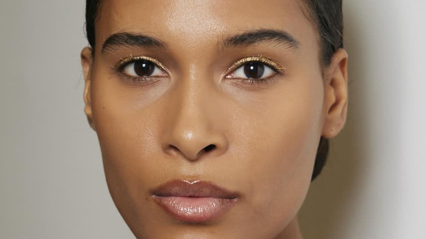 Frau auf Elie Saab Fashion Show Make-up Style