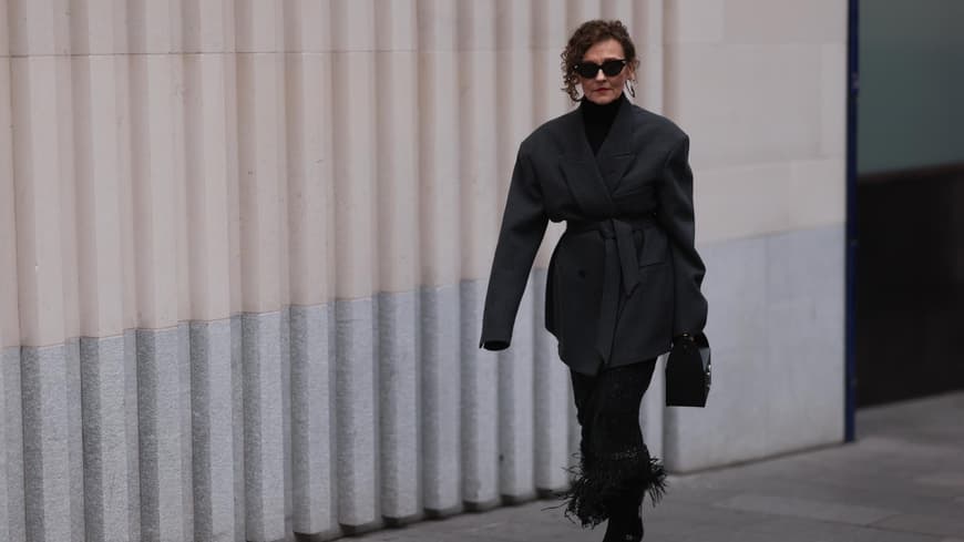 Renia Jaz im grauen Herbst-Look