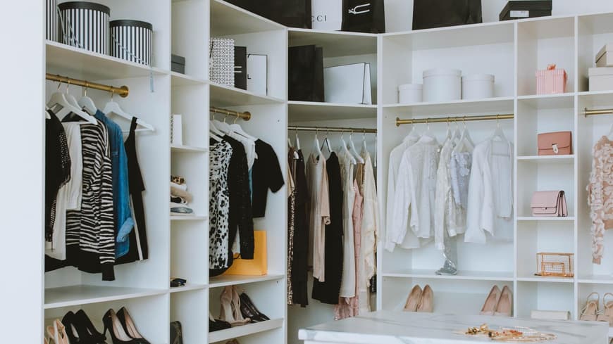 Kleiderschrank