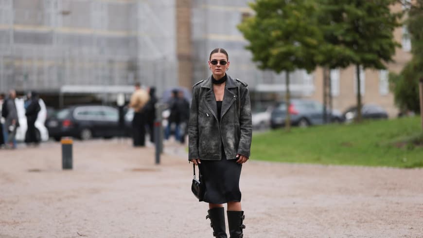 Alessa Winter in Biker Boots