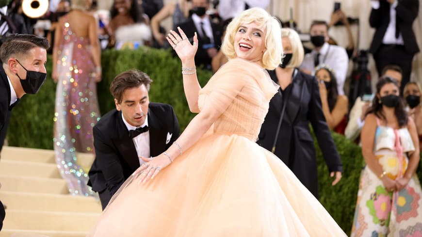 Billie Eilish auf dem roten Teppich der Met Gala