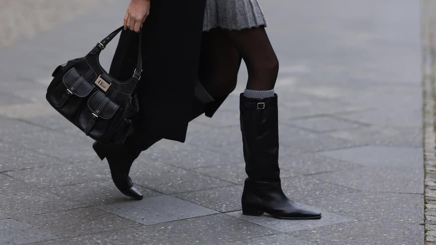 Celine Bethmann trägt schwarze Stiefel
