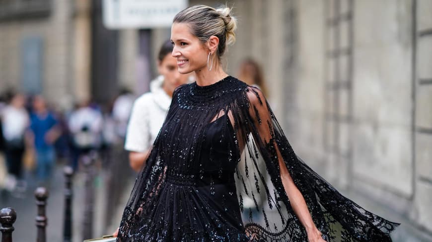 Helena Bordon in schwarzem Kleid
