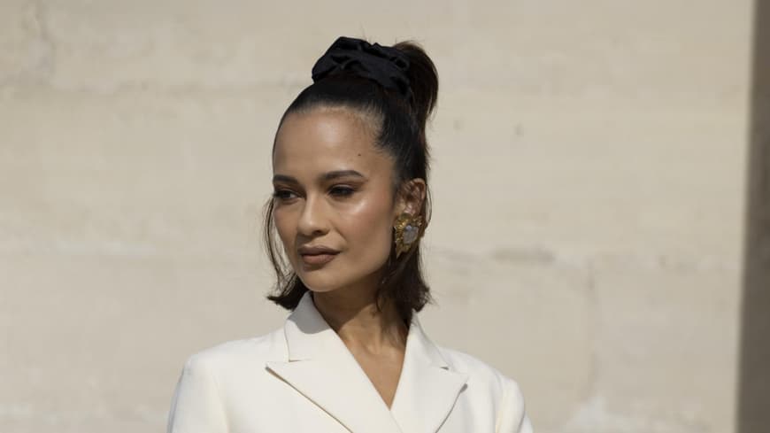 Frau in weißem Blazer