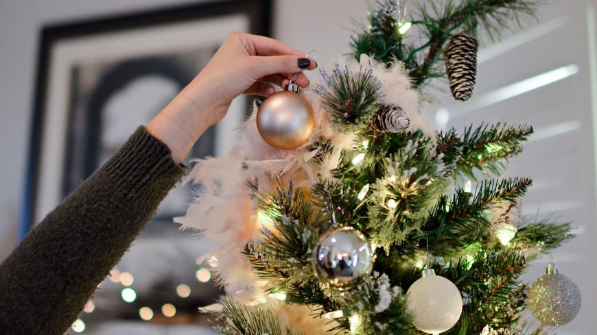 Weihnachtsbaum schmücken